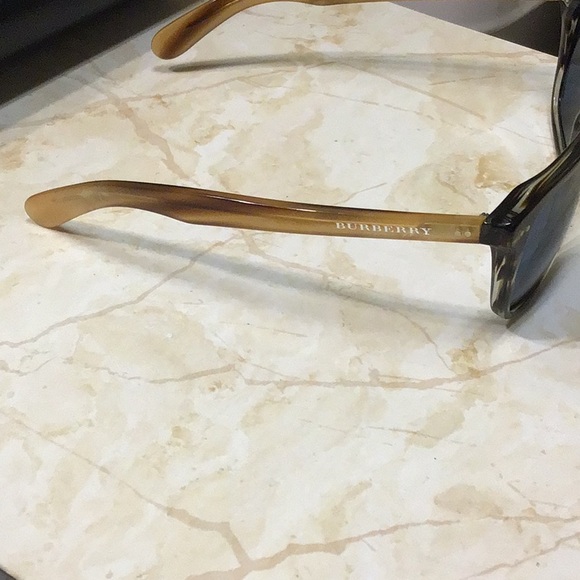 Burberry sunglasses - Picture 2 of 6